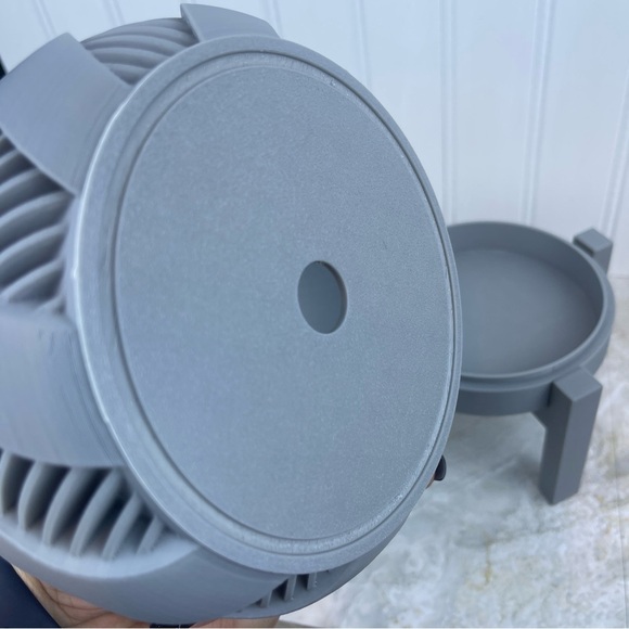 Indoor Flower Pot, The Brimo Planter with Drainage Holes, Saucer and Stand - Picture 6 of 10